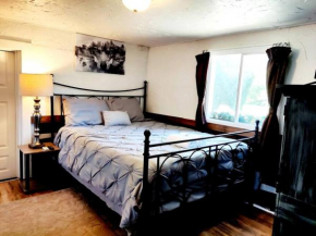 Wolf's Cabin-Walk to Downtown Noblesville
